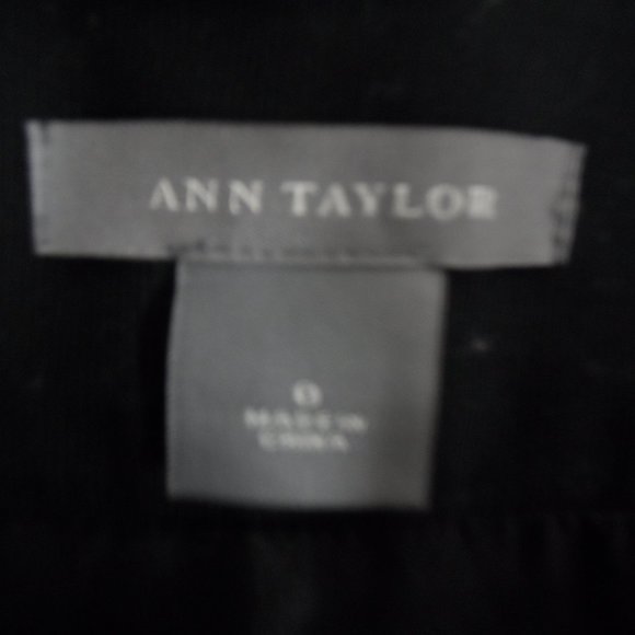 NWOT Red/White/Black Design Ann Taylor Mini - Size 0 - Picture 3 of 3